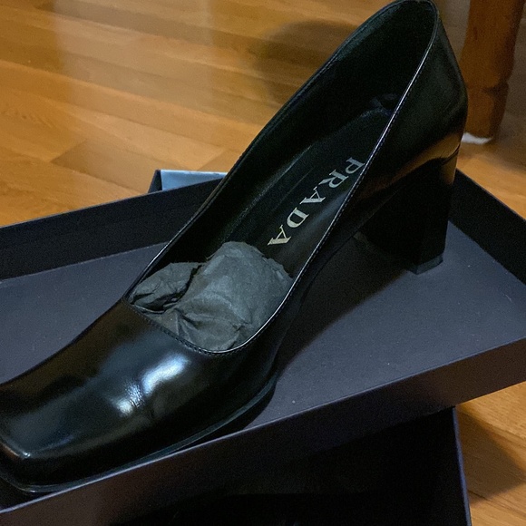 Prada classic pumps - Picture 1 of 6